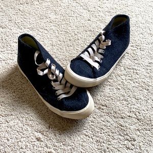 Women’s SeaVees size 7